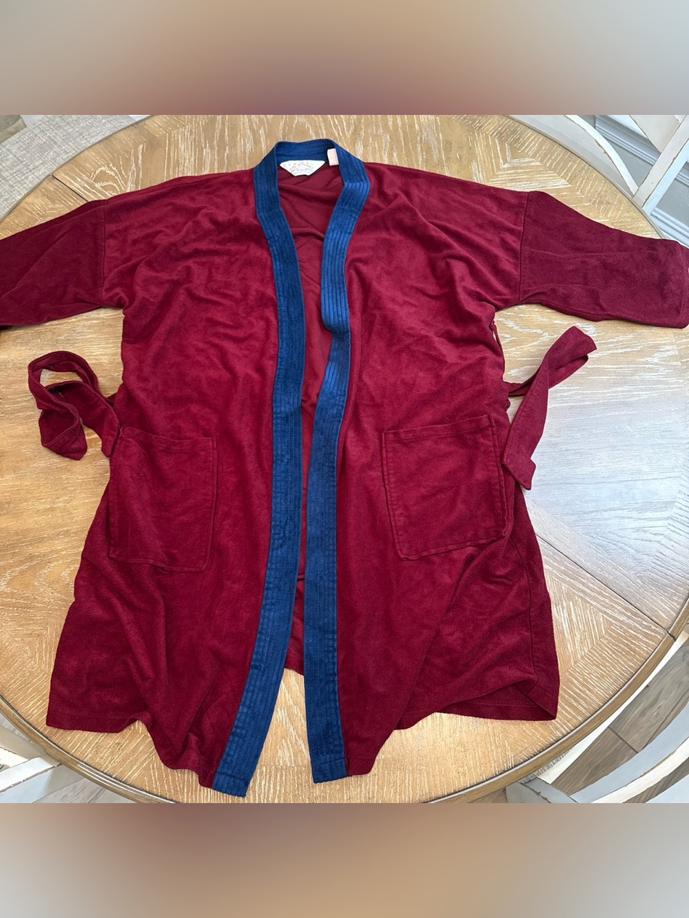 Vintage Belton Burgundy robe with Navy velour Trim - Picture 2 of 7
